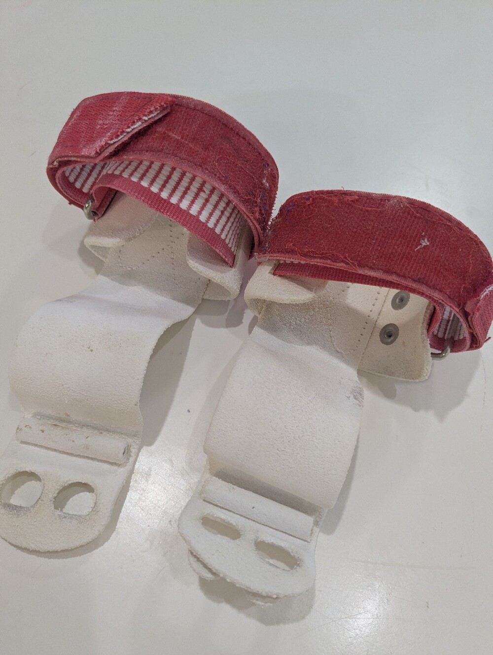 Reisport Women’s Uneven Bar Grips 2-Hole Dowel Pink Velcro Used Swiss Leather
